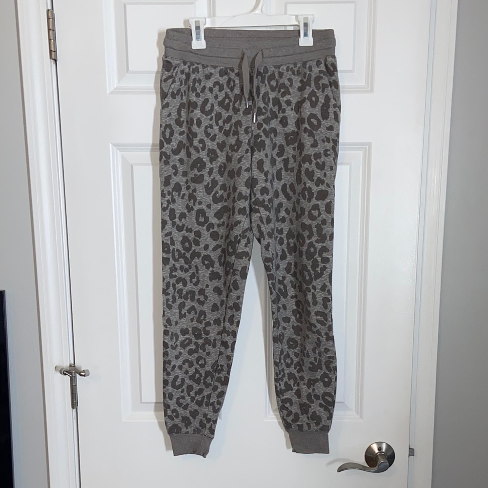 Old Navy Gray Leopard Print Women's Joggers
